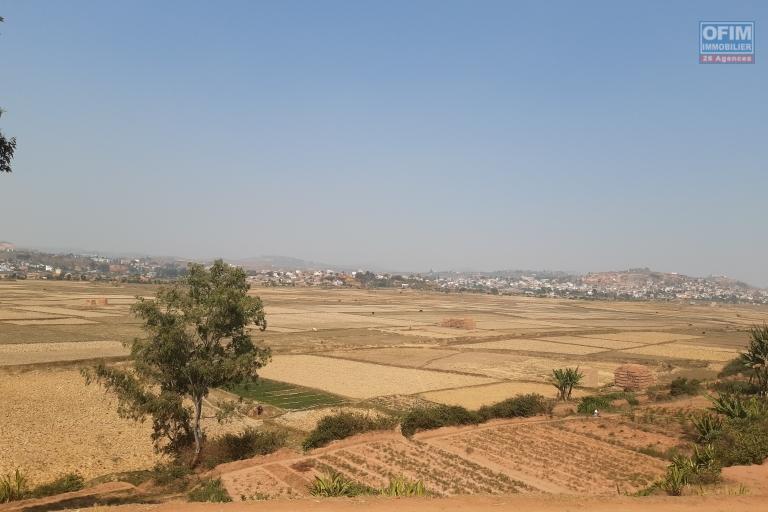 Beau terrain de 2863 m2, belle vue, proche de la RN2 bis à Alasora Mahatsinjo- Antananarivo