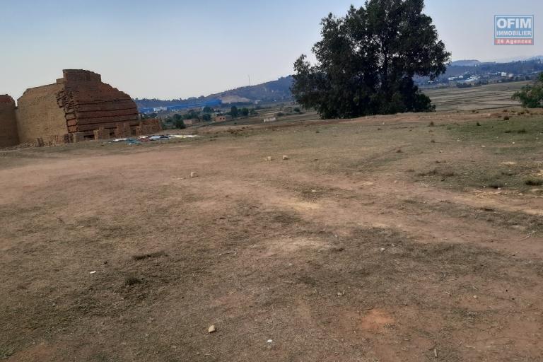 Beau terrain de 2863 m2, belle vue, proche de la RN2 bis à Alasora Mahatsinjo- Antananarivo