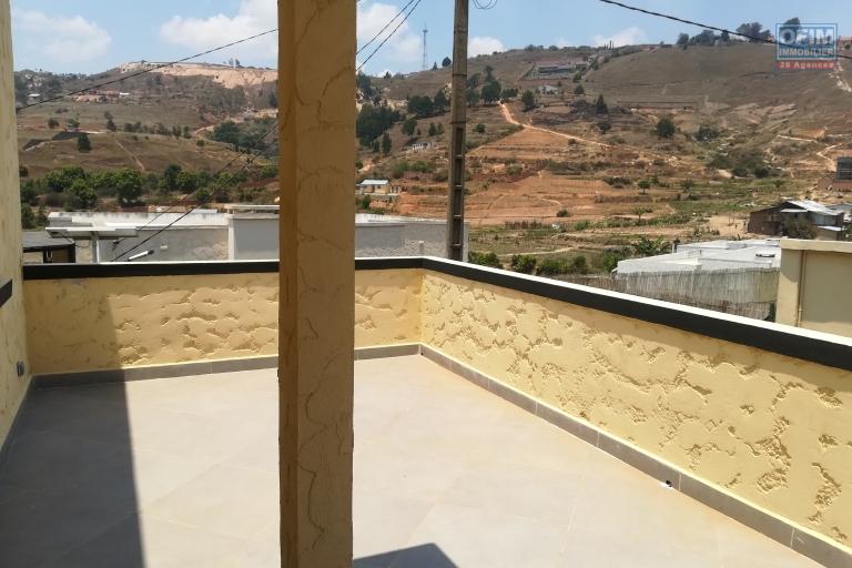 Une villa F6 avec piscine dans une résidence sécurisée à Ambatobe