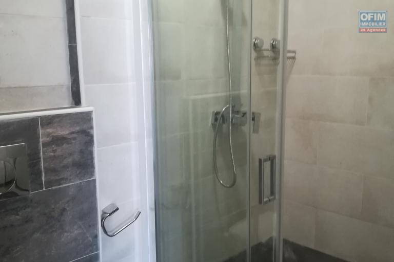 Une villa F6 avec piscine dans une résidence sécurisée à Ambatobe