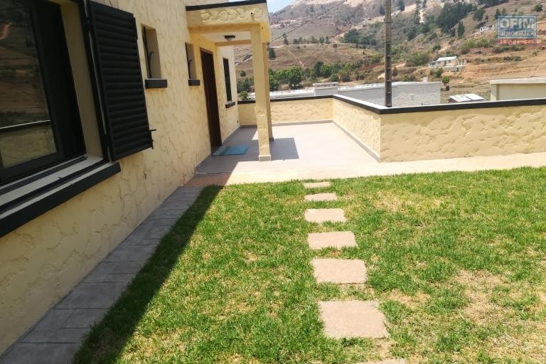 Une villa F6 avec piscine dans une résidence sécurisée à Ambatobe