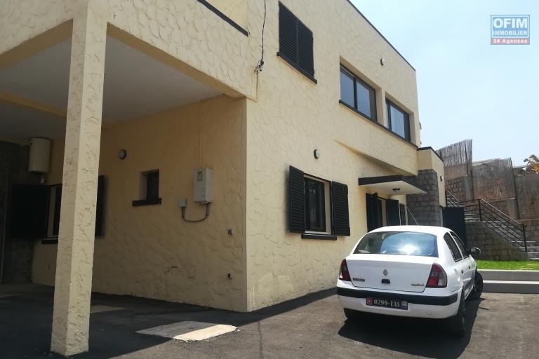 Une villa F6 avec piscine dans une résidence sécurisée à Ambatobe
