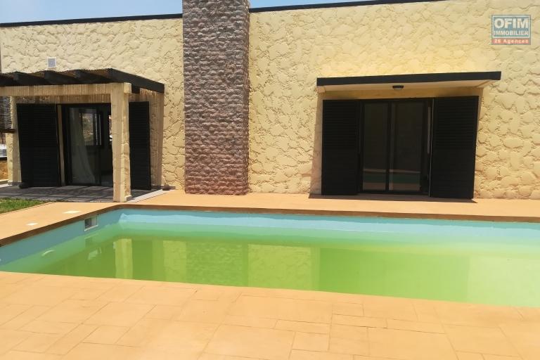 Une villa F6 avec piscine dans une résidence sécurisée à Ambatobe (NON DISPONIBLE )