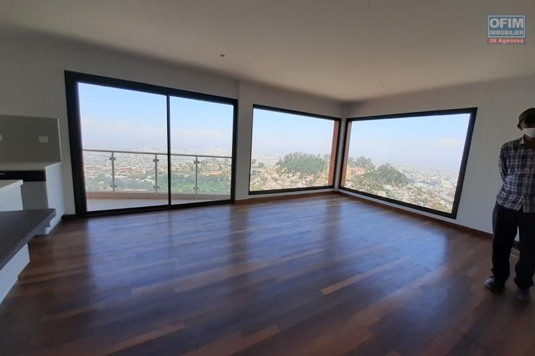 A vendre, bel appartement T3 neuf de 104 m2 avec vue imprenable sur la Haute ville- Antananarivo