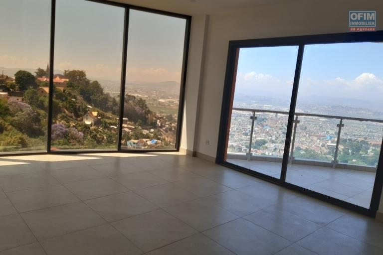 A vendre, bel appartement T3 neuf de 104 m2 avec vue imprenable sur la Haute ville- Antananarivo