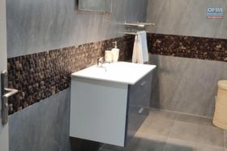 OFIM Immobilier offre en location des appartements de 125m2 et 140m2 neufs T3 meublés et Wifi inclus à Ambolokandrina.