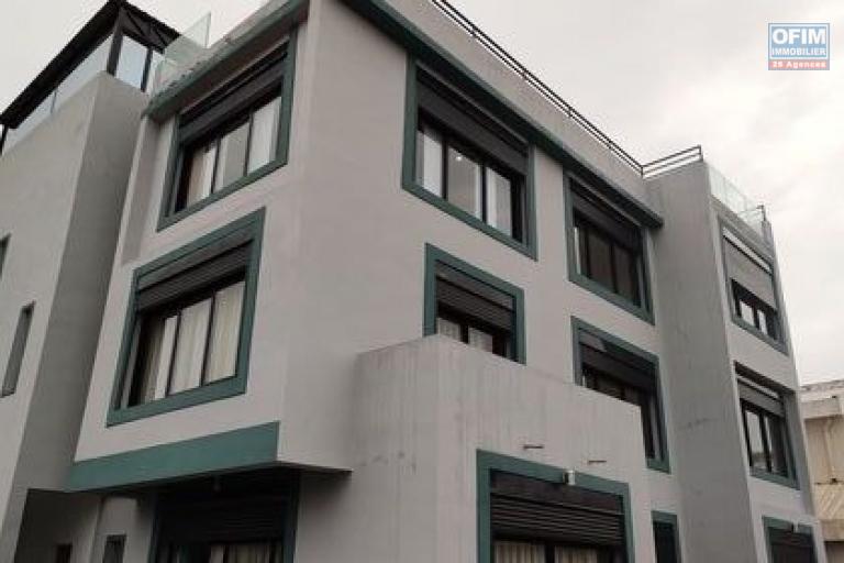 OFIM Immobilier offre en location des appartements de 125m2 et 140m2 neufs T3 meublés et Wifi inclus à Ambolokandrina.