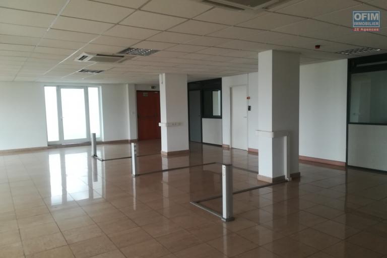 Des locaux de 95m2, 104m2, 302m2 à Ivandry