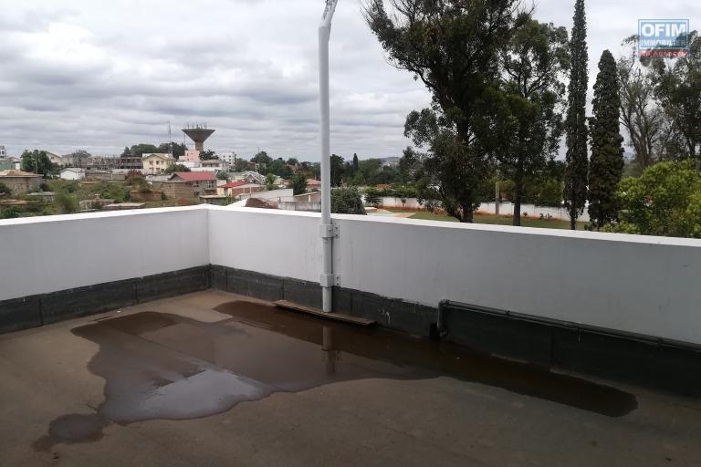 Un local de 330m2 à Ivandry