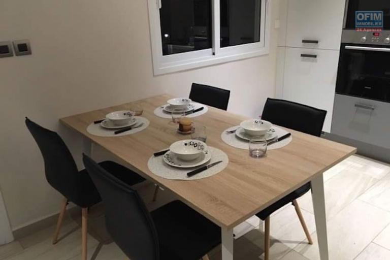 &Agrave; louer un appartement meubl&eacute; de haut standing type F3 dans un immeuble s&eacute;curis&eacute; avec ascenseur et piscine  sis &agrave; Androhibe Ivandry avec une vue d&eacute;gag&eacute;e sur le lac Marais Masay et non de l' &eacute;cole primaire fran&ccedil;ais D et Claire Fontaine. Contact Mr Jacky034
