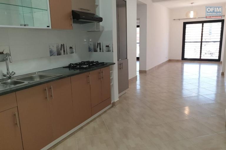 A Ampefiloha, OFIM immobilier offre en location deux appartements neufs T3 de 64m2 en moins de 5min d'Analakely