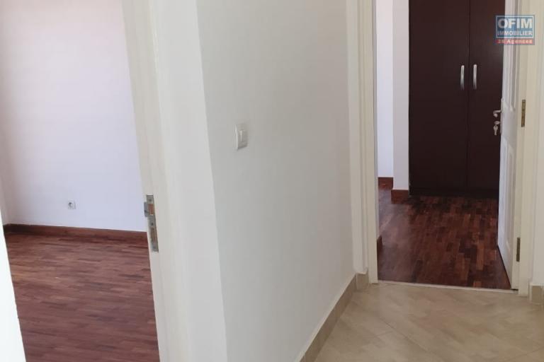 A Ampefiloha, OFIM immobilier offre en location deux appartements neufs T3 de 64m2 en moins de 5min d'Analakely