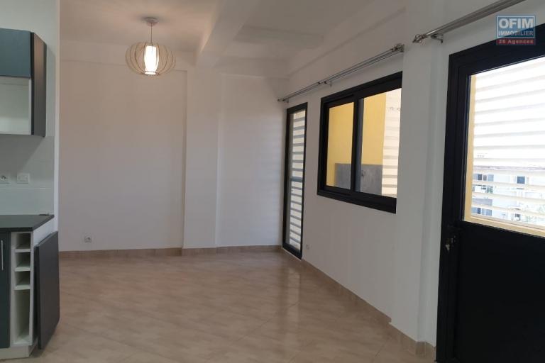 A Ampefiloha, OFIM immobilier offre en location deux appartements neufs T3 de 64m2 en moins de 5min d'Analakely