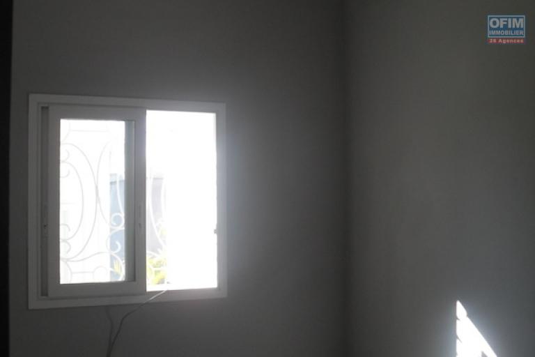 A louer un local commercial de 110m2 bord de route principale sur by pass Alasora (NON DISPONIBLE)
