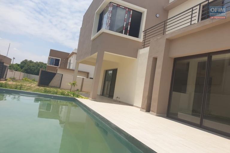 Une villa F5 neuve avec piscine à Mandrosoa Ivato