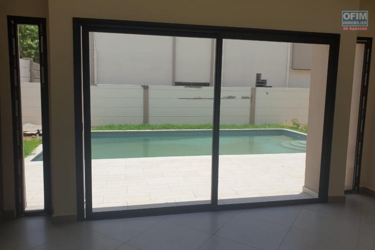 Une villa F5 neuve avec piscine à Mandrosoa Ivato