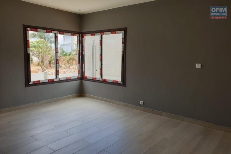 Une villa F5 neuve avec piscine à Mandrosoa Ivato