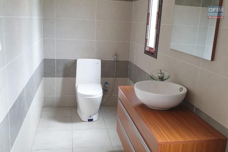 Une villa F5 neuve avec piscine à Mandrosoa Ivato