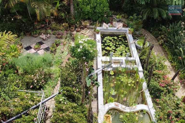 OFIM loue un appartement T2 au surface totale de 160m2 avec baie vitrée dans le séjour donnant une vue agréable à Analamahitsy Ambatobe