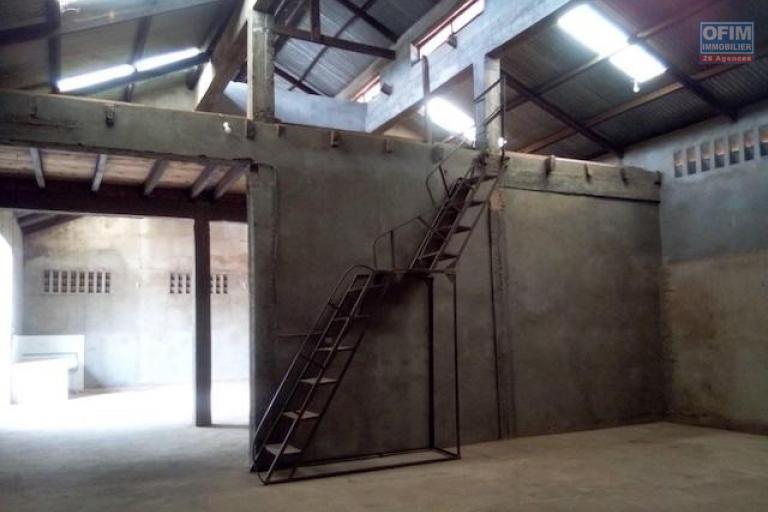 A louer un entrepôt de 177m2 accessible aux containers 40 pieds dans un endroit sécurisé à Talatamaty