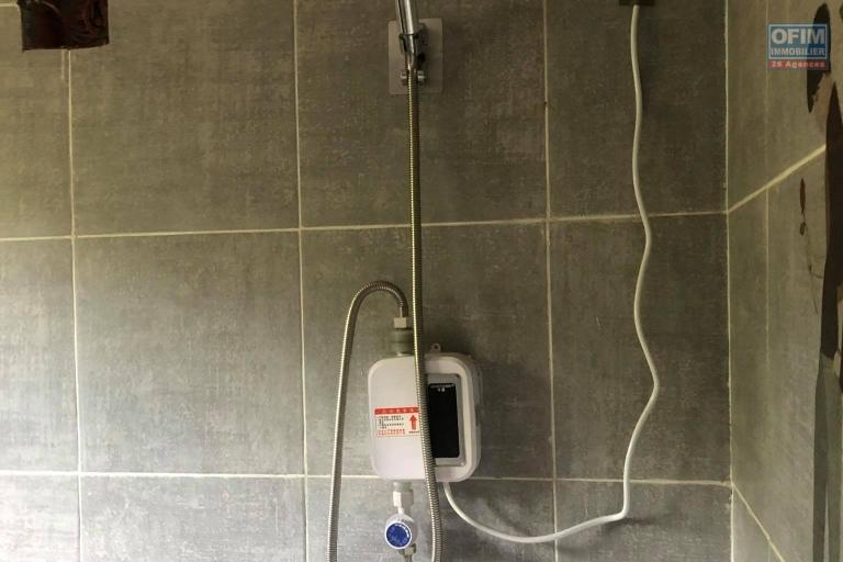 VENTE D'UNE GRANDE MAISON COMPRENANT 4 APPARTEMENTS INDEPENDANTS &agrave; Andohanimandroseza sur un terrain de 800M2. Contact 034 02 443 04