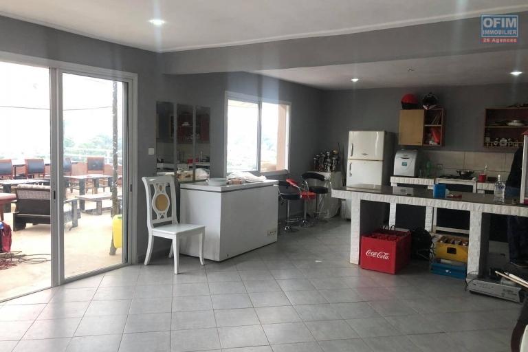 VENTE D'UNE GRANDE MAISON COMPRENANT 4 APPARTEMENTS INDEPENDANTS &agrave; Andohanimandroseza sur un terrain de 800M2. Contact 034 02 443 04