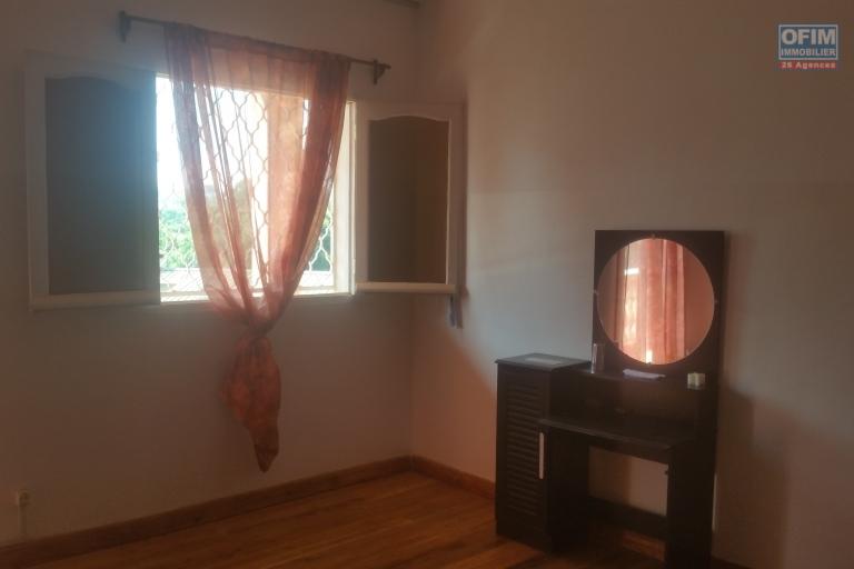 À louer une villa à étages de type F7 idéal pour usage mixte dans un quartier résidentiel sis à Ankadindravola Ivato