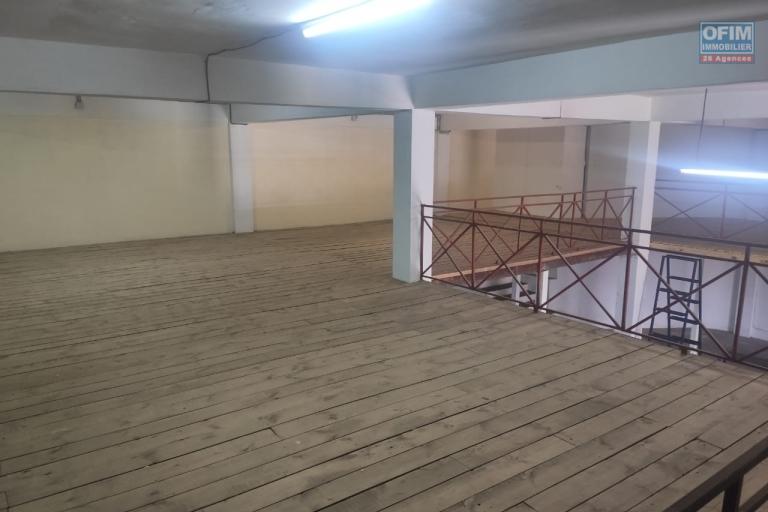 Un entrepôt de 750m2 avec mezzanine à Iavoloha