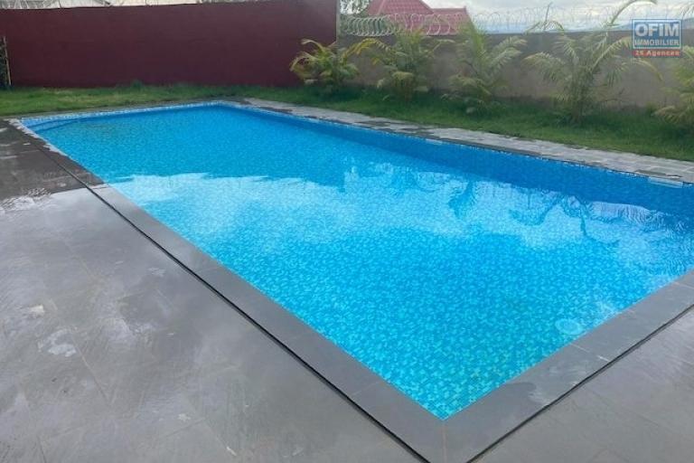 A louer des appartements neufs T5 avec piscine dans un endroit facile d'accès à Ambohibao