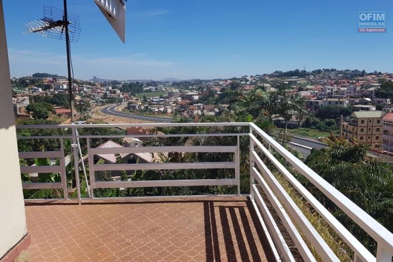 Villa F7 à étage sur 1200 m2 de terrain à Soamanandrariny- Antananarivo