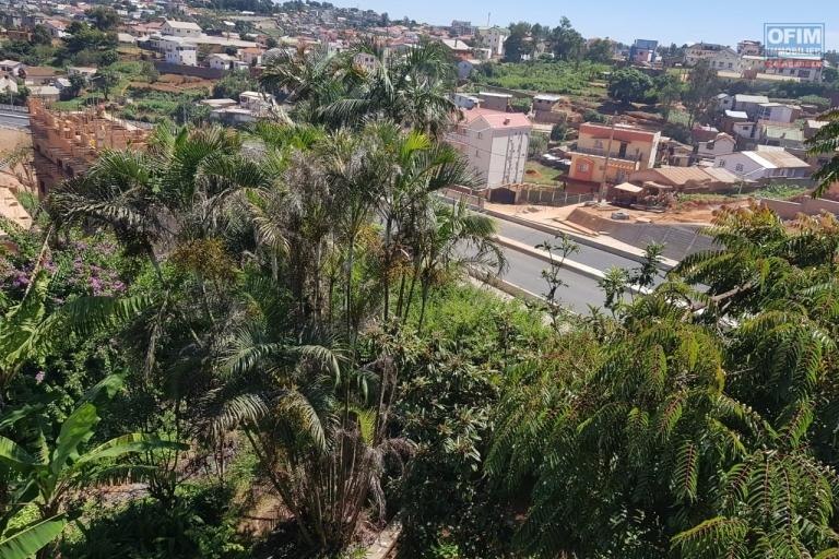 Villa F7 à étage sur 1200 m2 de terrain à Soamanandrariny- Antananarivo