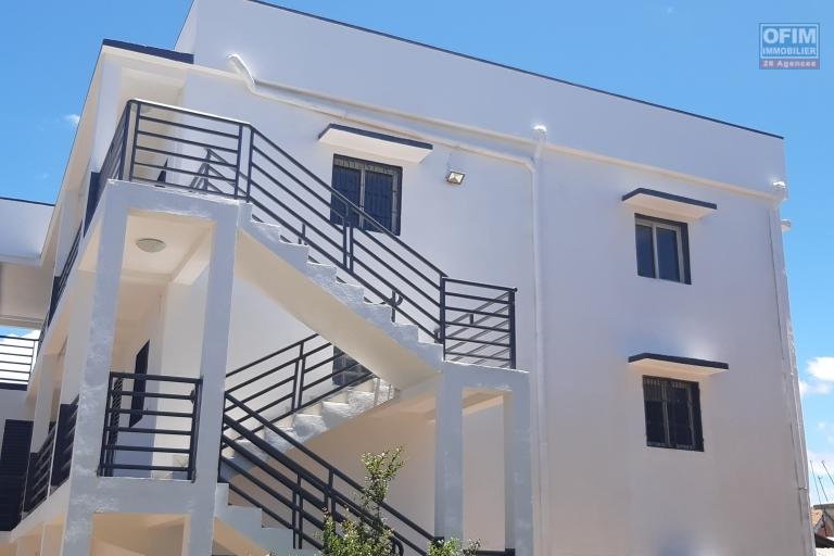 A louer 3 appartements dont 2 meublés de type F3 dans un immeuble de R+2 fraichement construite sis à Andranoro Ambohibao