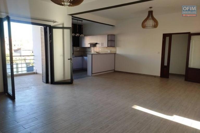 OFIM offre en location un appartement T4 neuf à Ambohitrarahaba qui est à 5min d'ivandry