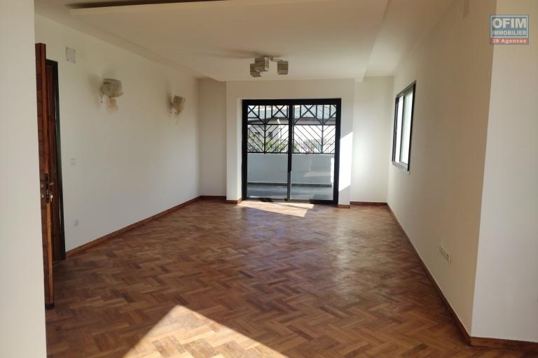 OFIM immobilier offre en location des appartements T3 T4 et T5 disponibles de suite dans une résidence sécurisée à plus ou moins 10min d'Ambatobe