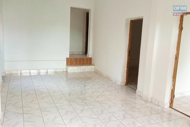 Location maison F6 en duplex et appartement T4 indépendants à Faravohitra