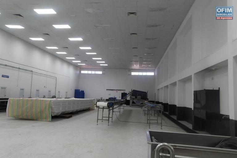 À VENDRE – BÂTIMENT R+1 DE 4 769 m² À USAGE COMMERCIAL OU INDUSTRIEL – ANTSIRABE