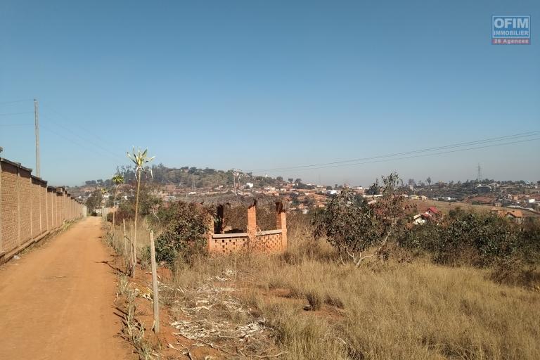 Terrain 2141 m2 avec une belle vue, facile d'accès , proche Ambatobe à Antsapandrano Ilafy-Antananarivo