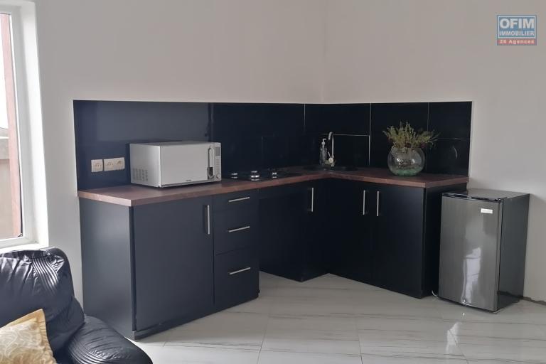 &Agrave; louer un appartement meubl&eacute; de standing type T3 dans un quartier reposant sis &agrave; Ankadivory Talatamaty non loin de l'&eacute;cole primaire Claire Fontaine et centre commercial. Contact Mr Jacky