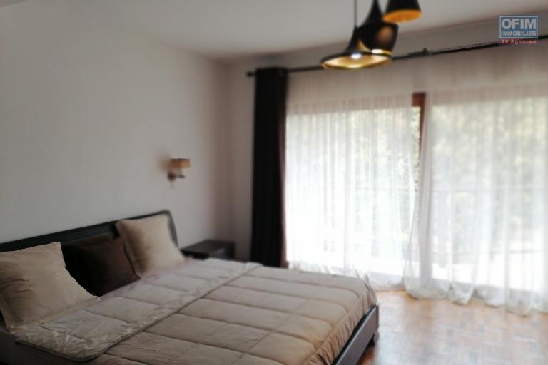 &Agrave; louer un appartement meubl&eacute; de standing type T3 dans un quartier reposant sis &agrave; Ankadivory Talatamaty non loin de l'&eacute;cole primaire Claire Fontaine et centre commercial. Contact Mr Jacky