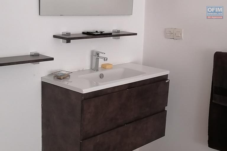 &Agrave; louer un appartement meubl&eacute; de standing type T3 dans un quartier reposant sis &agrave; Ankadivory Talatamaty non loin de l'&eacute;cole primaire Claire Fontaine et centre commercial. Contact Mr Jacky