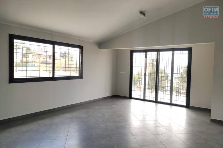 OFIM immobilier offre en location une villa basse neuve F4 à 6min du Leader Price Ambatobe