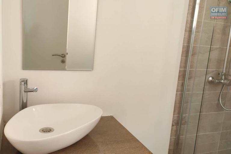 OFIM immobilier offre en location une villa basse neuve F4 à 6min du Leader Price Ambatobe