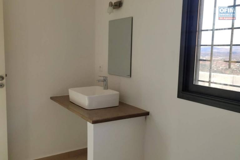 OFIM immobilier offre en location une villa basse neuve F4 à 6min du Leader Price Ambatobe