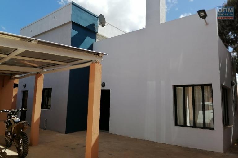 Villa moderne style cubique de type F5 dans une résidence hautement sécurisée à 5mn à pied de l'école primaire française C Ambohibao et à 10 minutes de l'aéroport (NON DISPONIBLE)