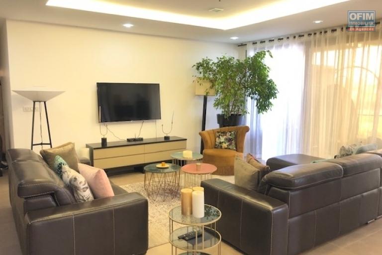 A vendre magnifique appartement T4 dans le beau quartier d'Ambatobe