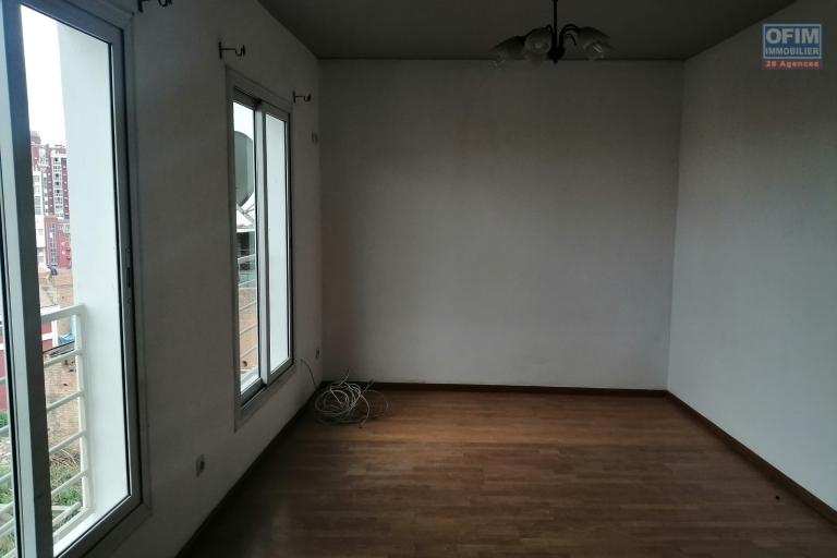 Appartement T3 à Ambatonakanga , en plein centre ville avec une vue sur le lac (NON DISPONIBLE)