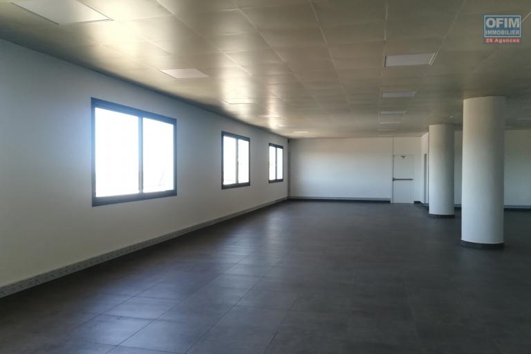 Deux locaux de 190m2 à Andraharo Ambodivonkely Ambohimanarina