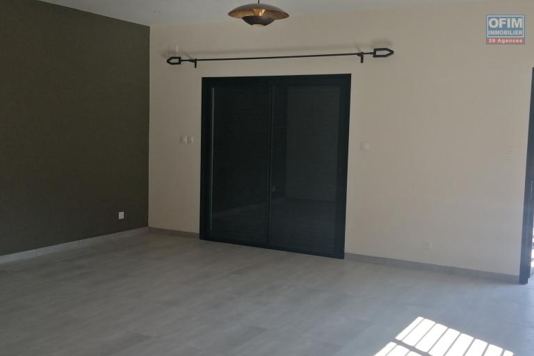 Appartement T3 neuf, bord des route à Tsimbazaza