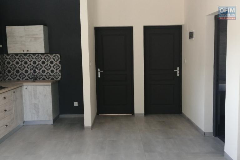 Appartement T3 neuf, bord des route à Tsimbazaza