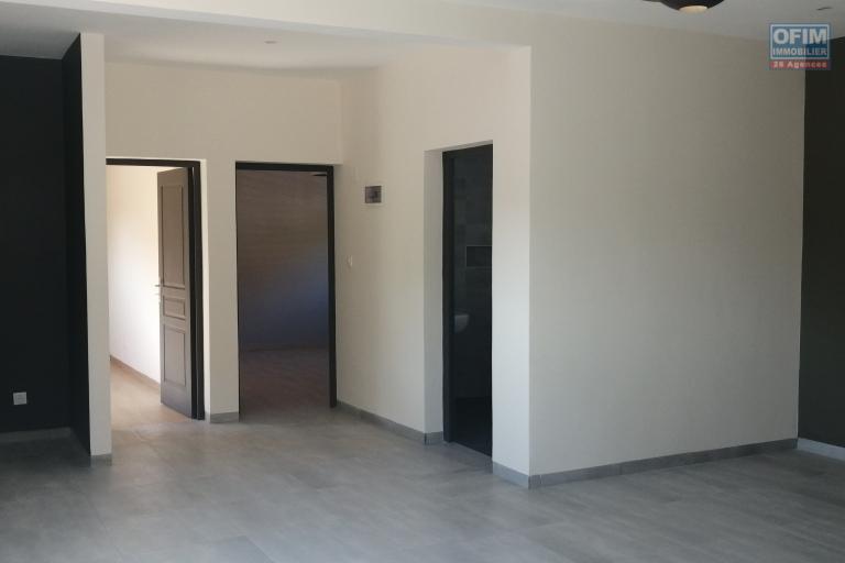 Appartement T3 neuf, bord des route à Tsimbazaza